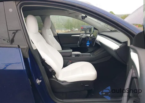 2023 Tesla Model Y Awd/Long Range Dual Motor All-Wheel Drive z USA, uszkodzony, nr VIN 7SAYGDEE6PF603981